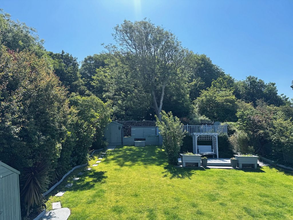 Property photo 2 of 26