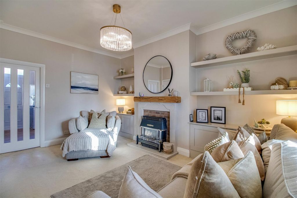 Property photo 3 of 10 Living Room