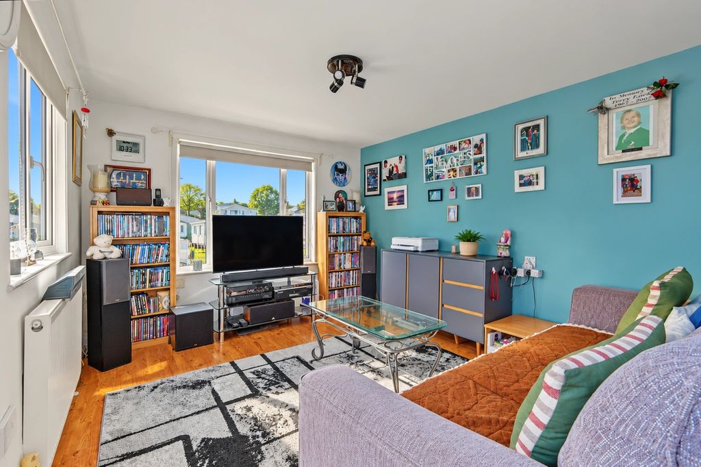 Property photo 2 of 8 5593242