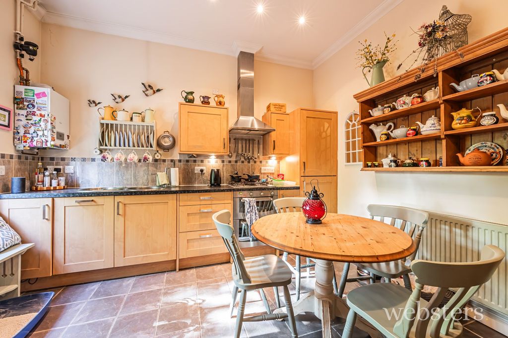 Property photo 3 of 28