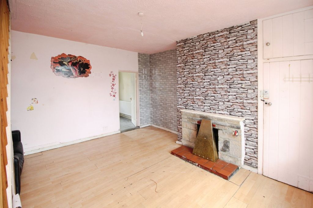 Property photo 2 of 12 Lounge