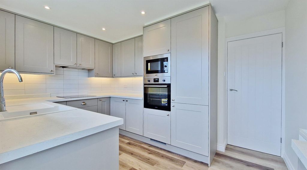 Property photo 3 of 15 Kitchen