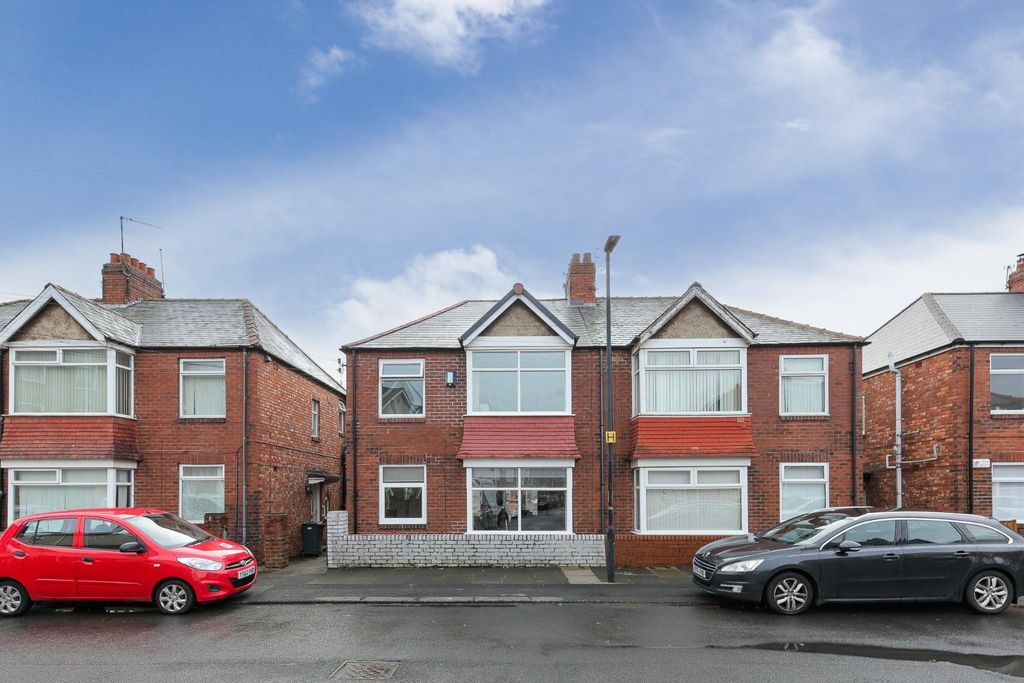 Property photo 1 of 13 External