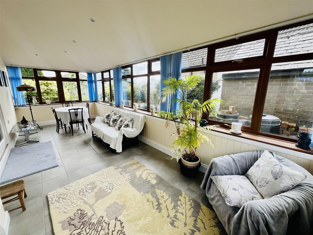Property photo 2 of 34 Garden Room