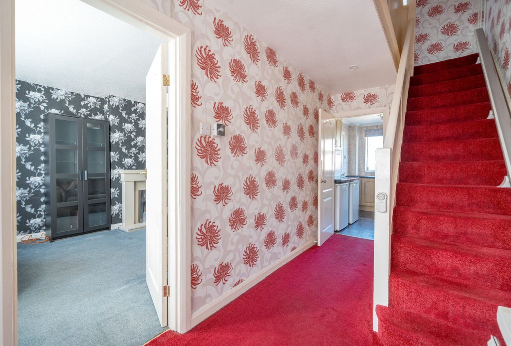 Property photo 3 of 13 1317005-12-686E44...