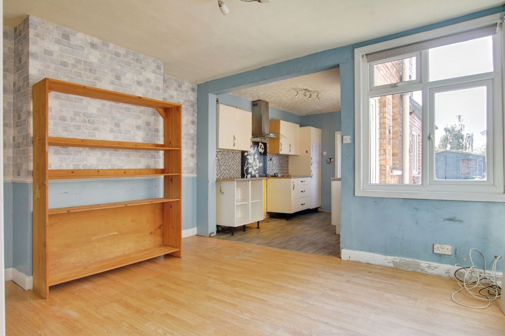 Property photo 2 of 11