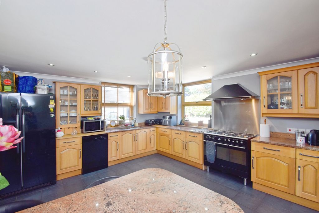 Property photo 3 of 54