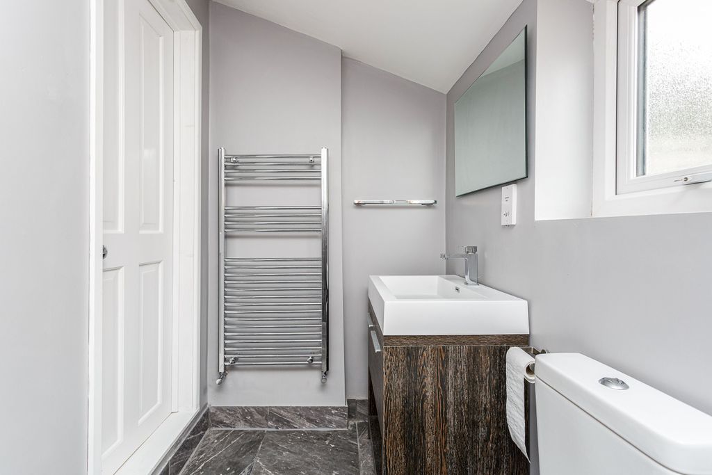 Property photo 3 of 11 Shower Room .Jpg