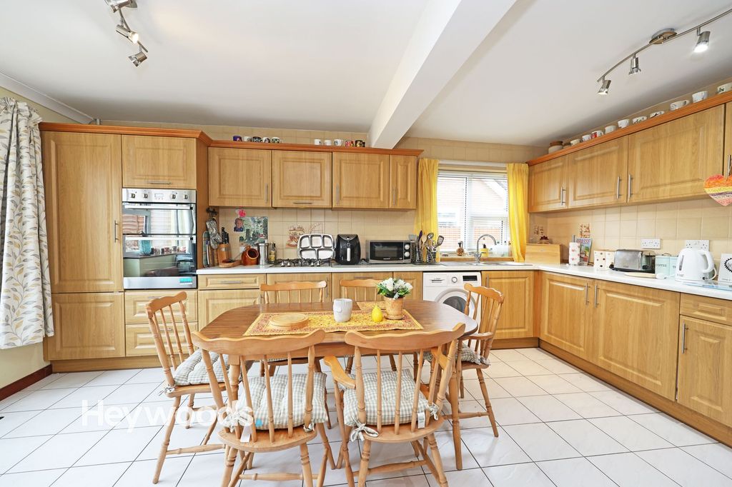 Property photo 3 of 23