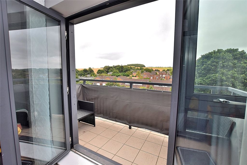 Property photo 2 of 10 Picture No. 13