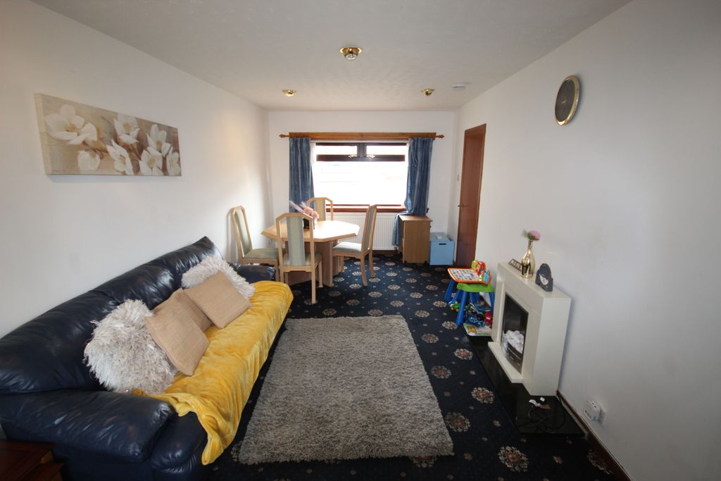 Property photo 3 of 13 Lounge