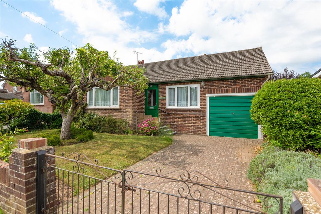 Property photo 1 of 13 Valkyrie Avenue, Whitstable