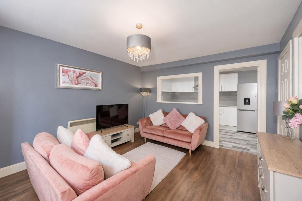Property photo 3 of 13 152 Perth Road Dundee-13.Jpg