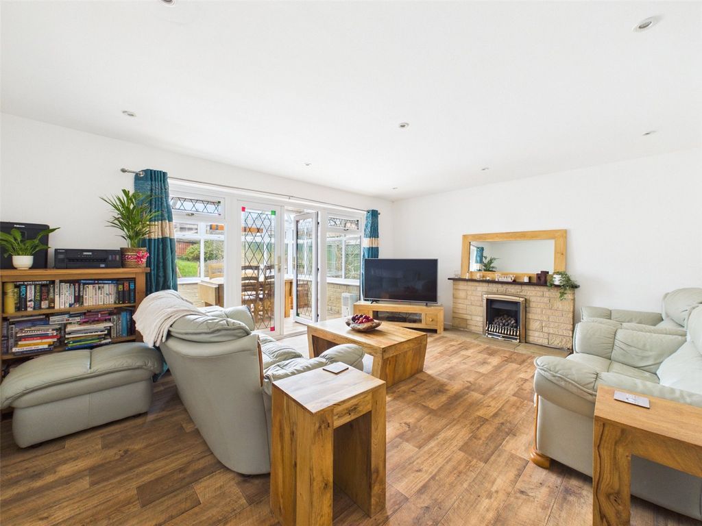 Property photo 3 of 27 Picture No. 01