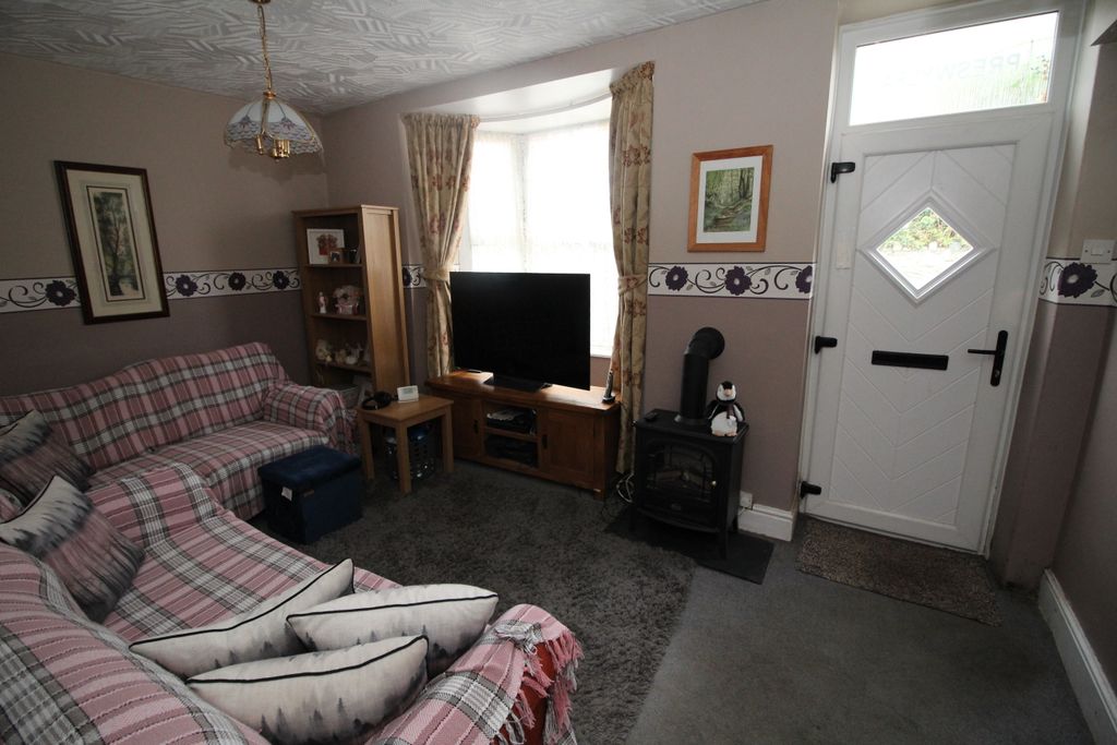 Property photo 3 of 12