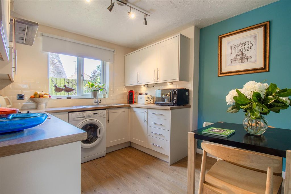 Property photo 2 of 23