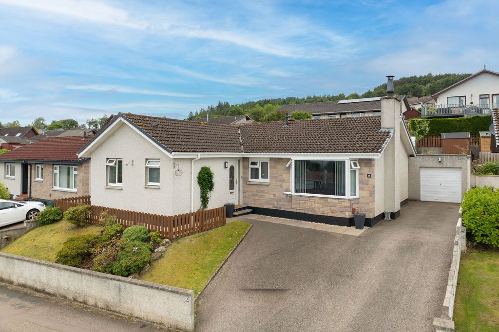 Property photo 1 of 32