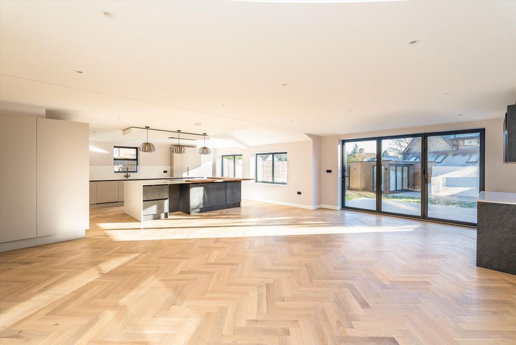 Property photo 3 of 27 Image