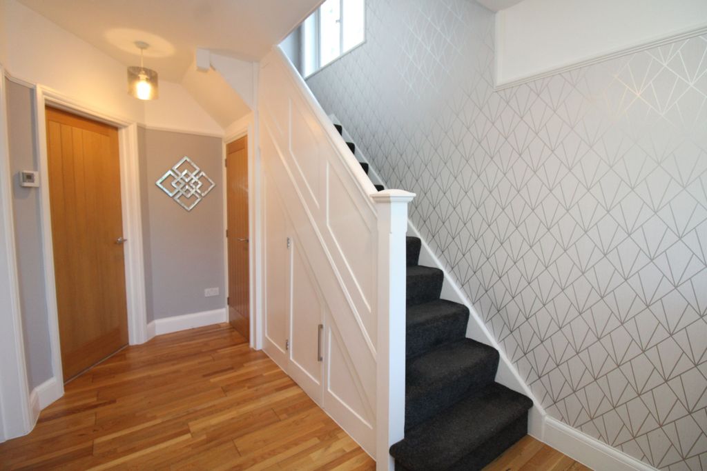 Property photo 2 of 31
