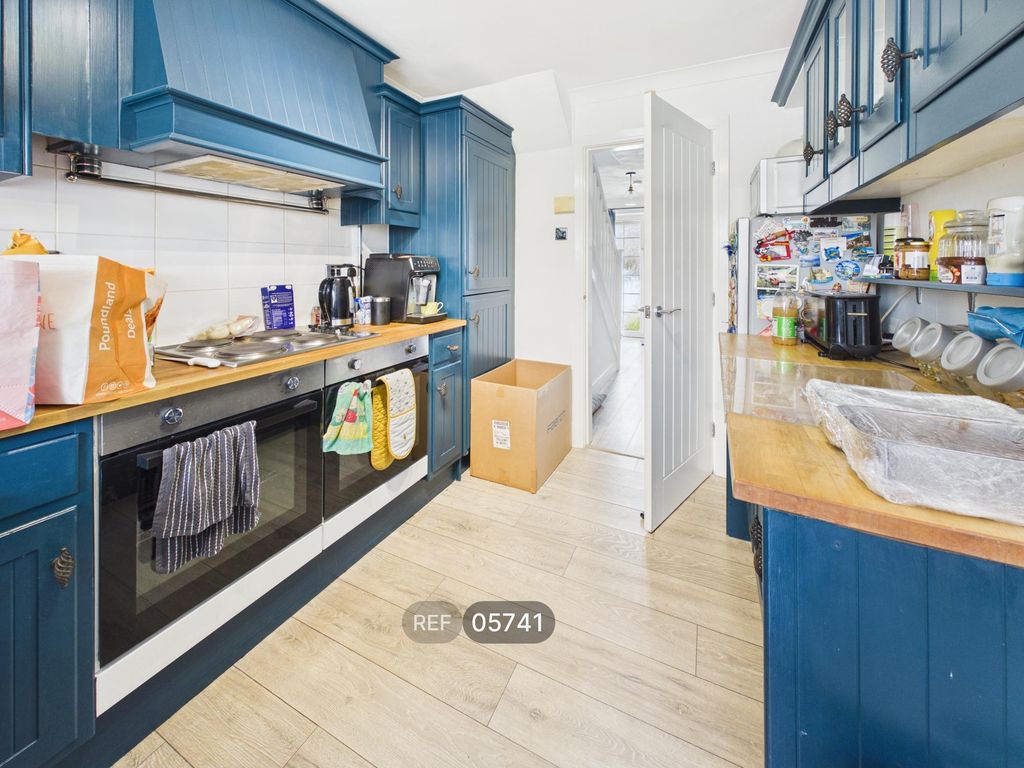 Property photo 3 of 16 Kitchen