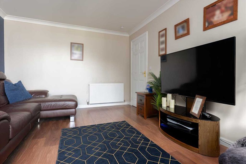 Property photo 3 of 27