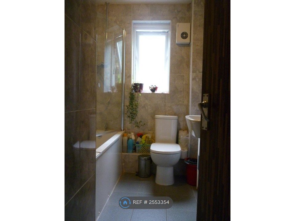 Property photo 2 of 12 Bathroom