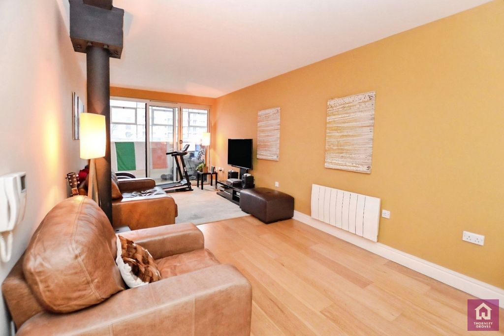 Property photo 2 of 23 Picture No. 30