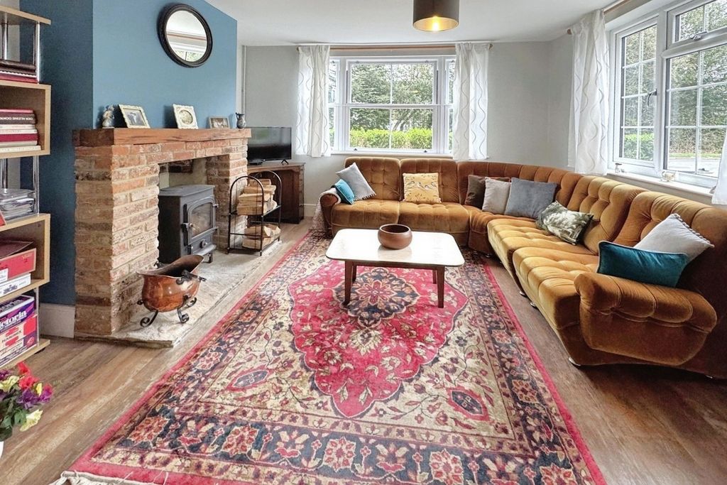 Property photo 2 of 19 Pbox-Img.Jpg