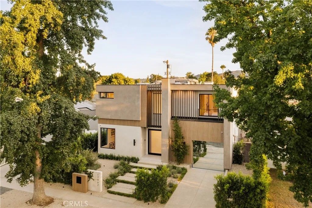 Property photo 3 of 43