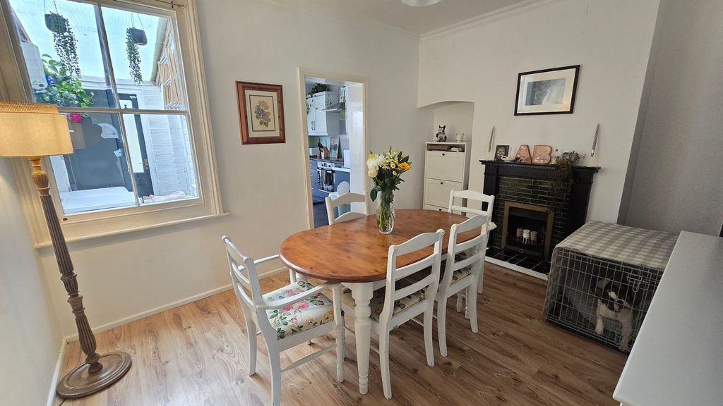 Property photo 3 of 16