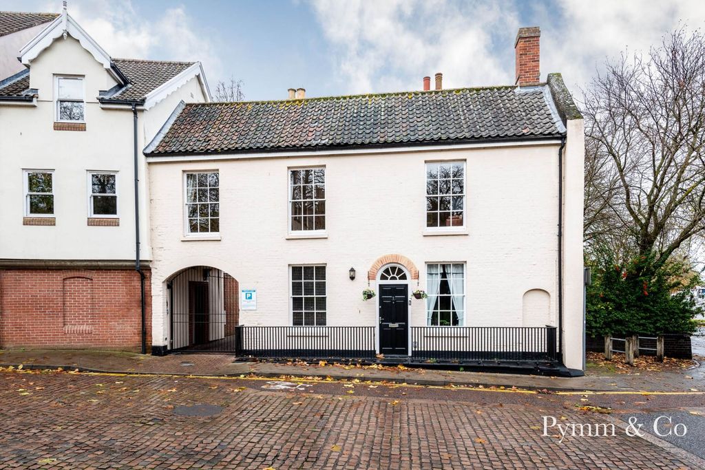 Property photo 1 of 11