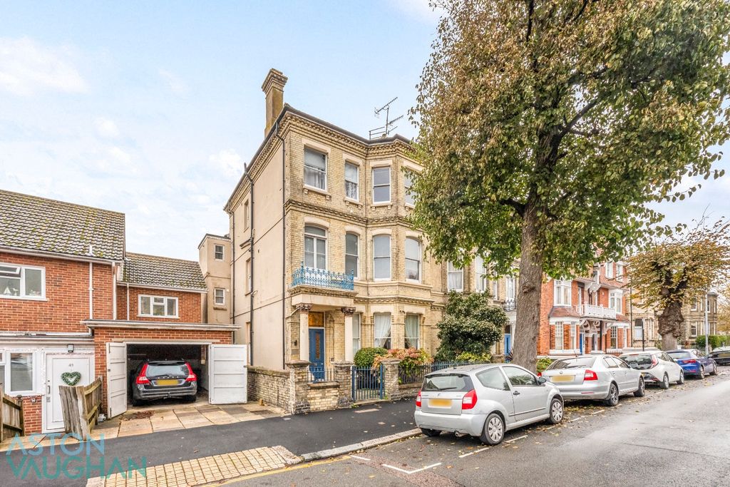 Property photo 1 of 8 4698950