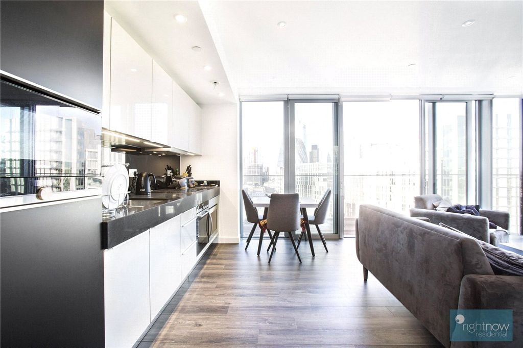 Property photo 3 of 11 Reception Space