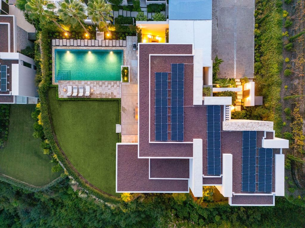 Property photo 3 of 37