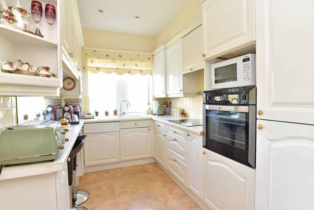 Property photo 3 of 10