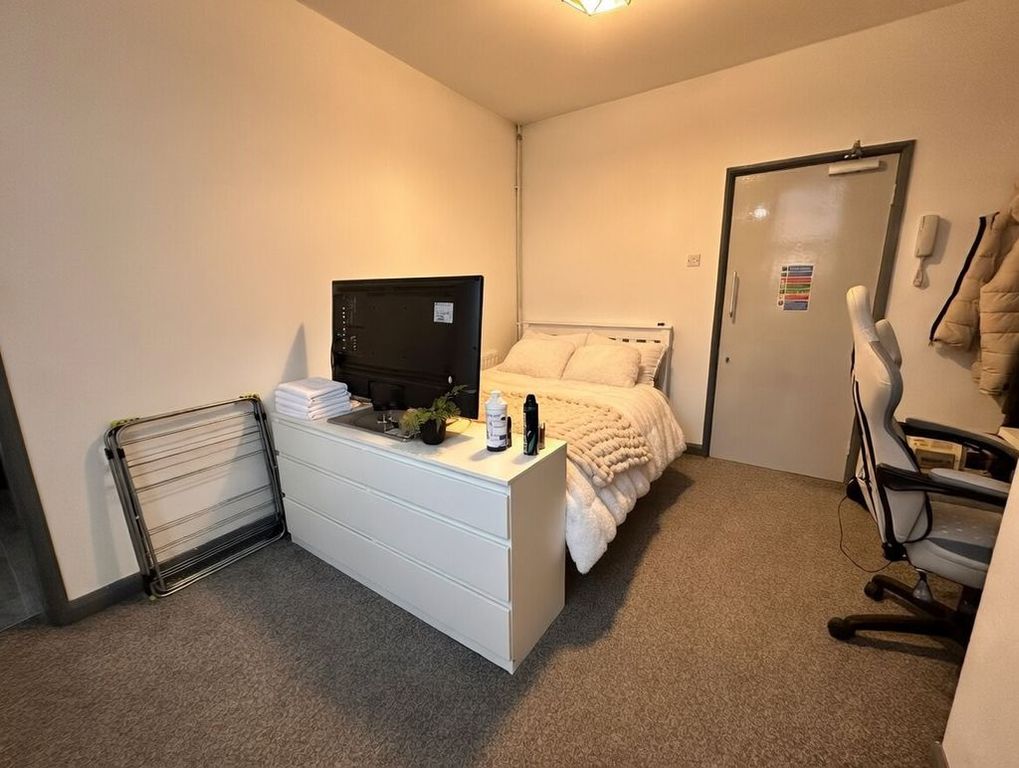 Property photo 1 of 8 Photo 9