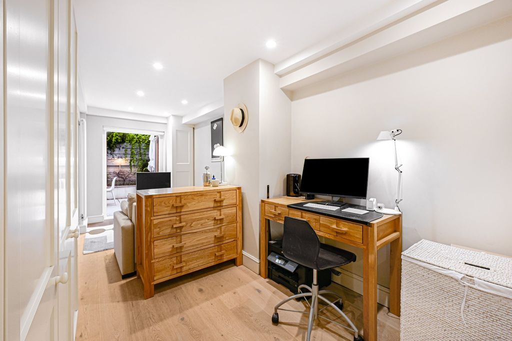 Property photo 3 of 18