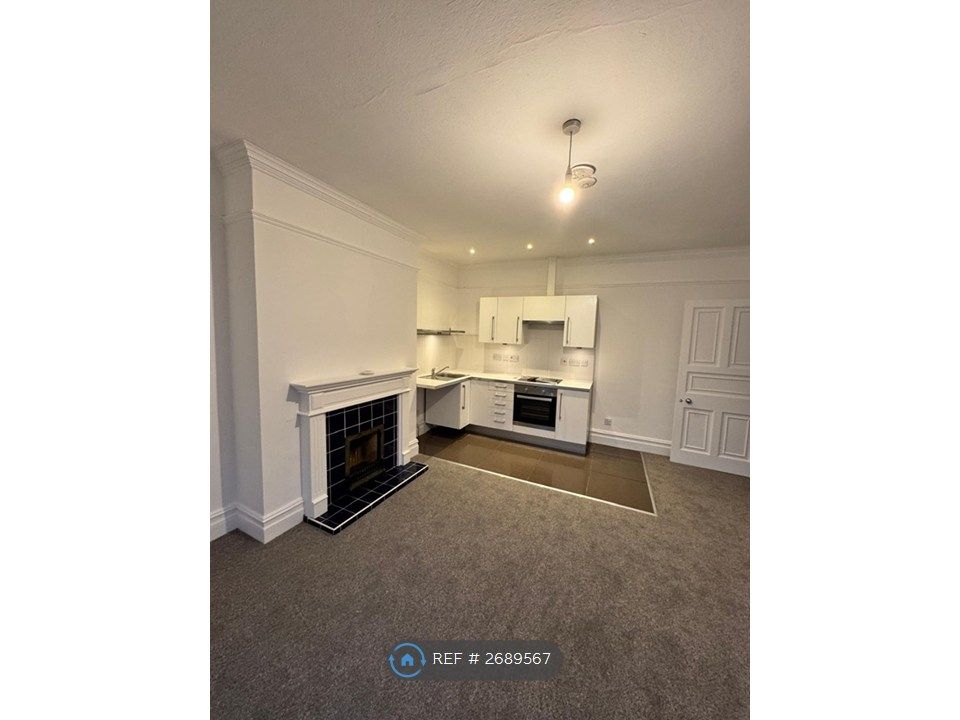 Property photo 2 of 9 Large Open-Plan Living Area