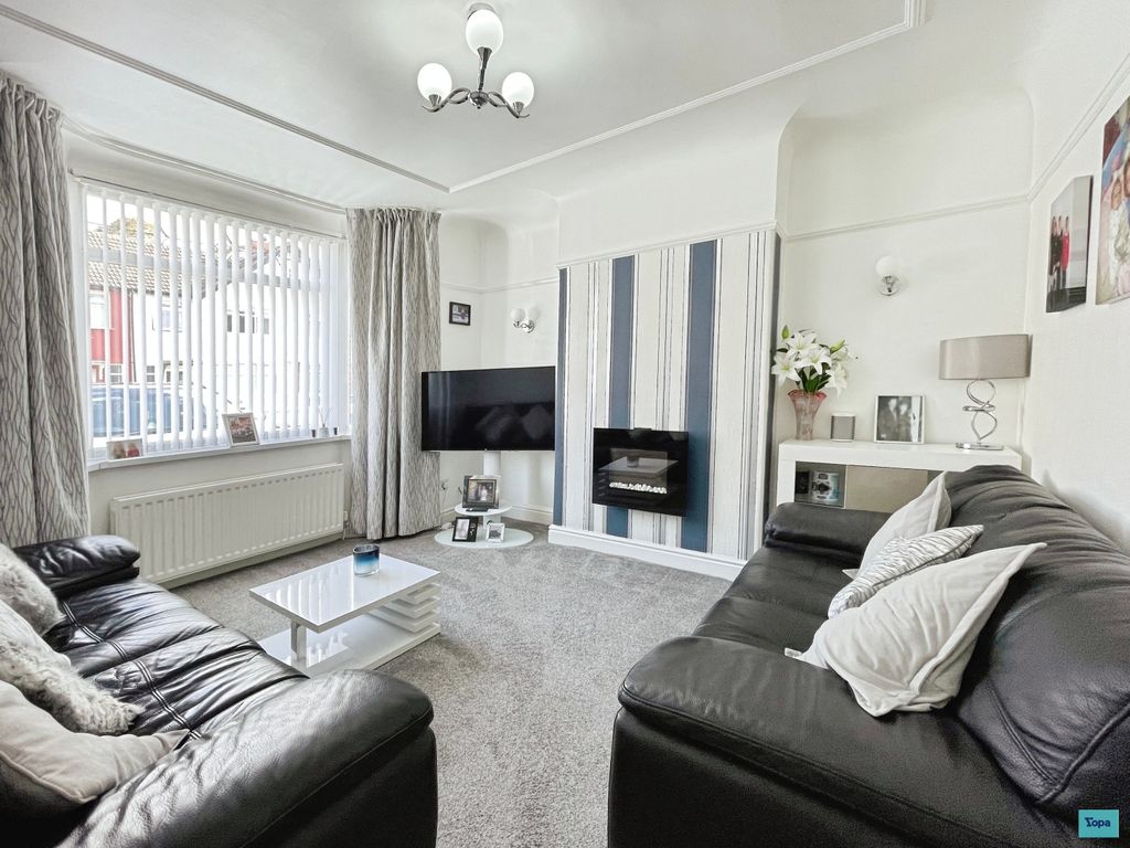 Property photo 3 of 17 8