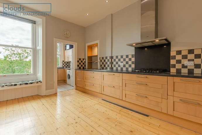 Property photo 3 of 24 Kitchen