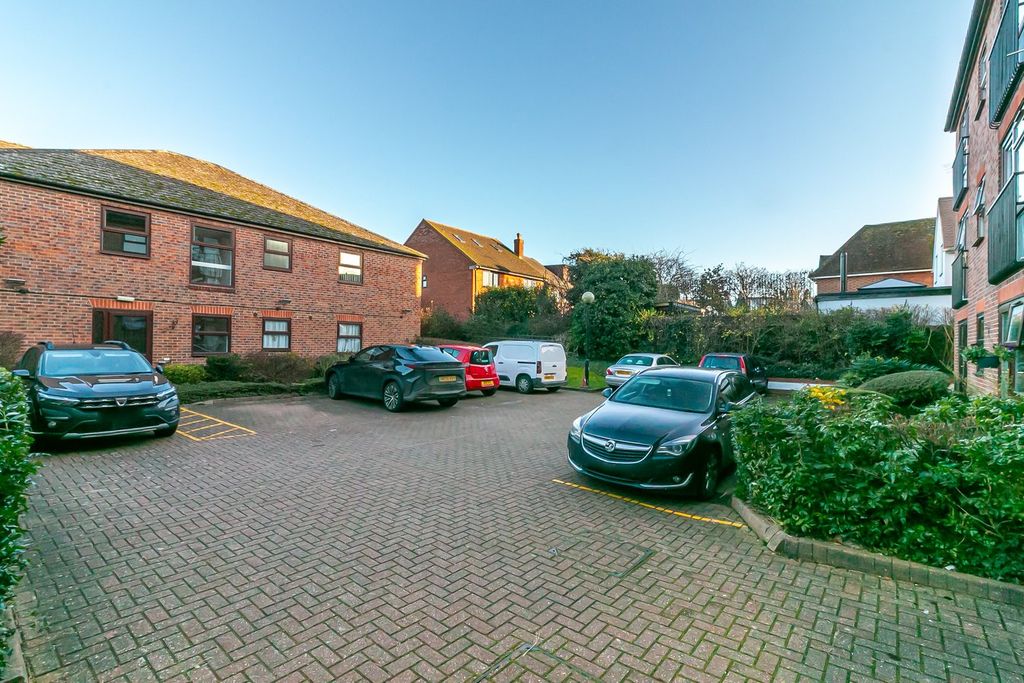 Additional image 10 of 2 bed property for saleElmwood Court, High Street, Baldock SG7