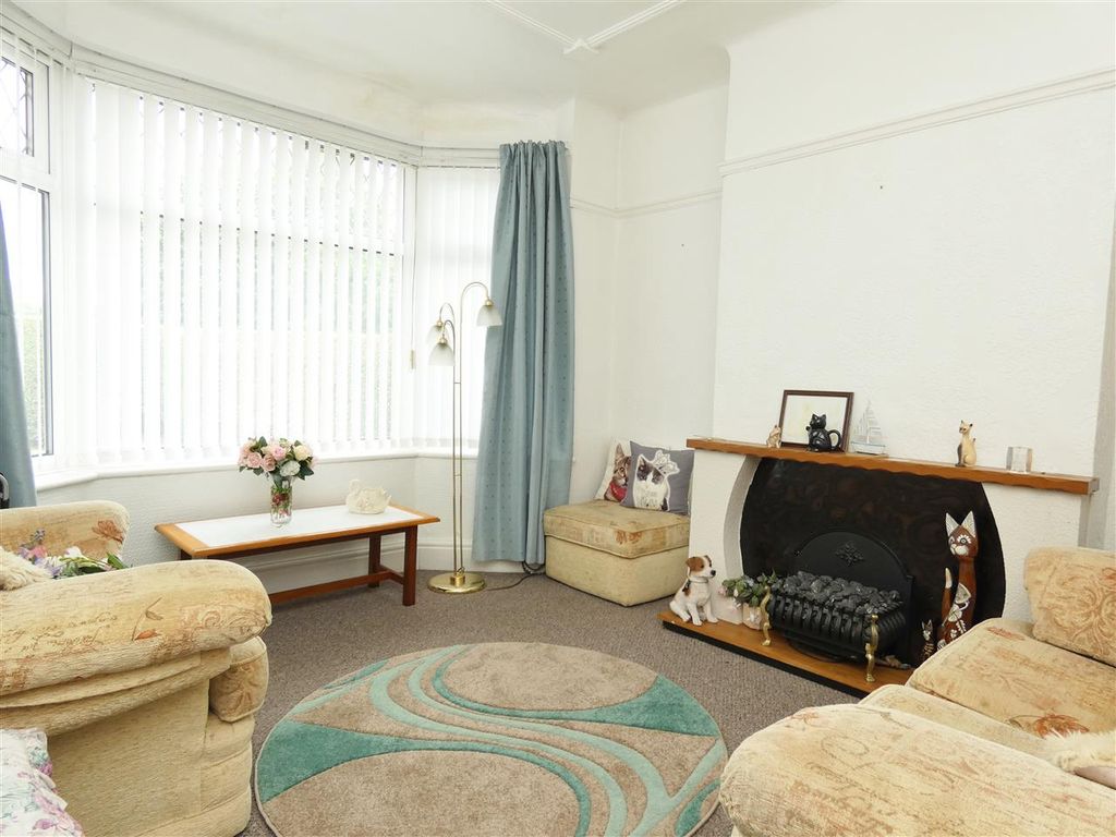 Property photo 3 of 19 Lounge