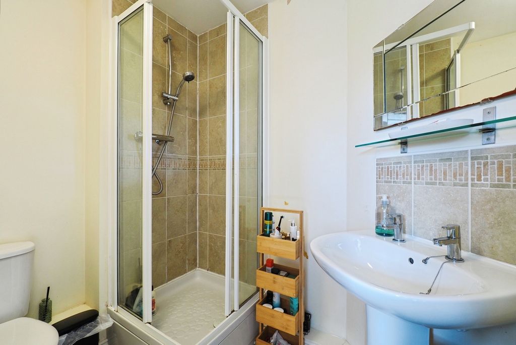 Property photo 3 of 15 En-Suite