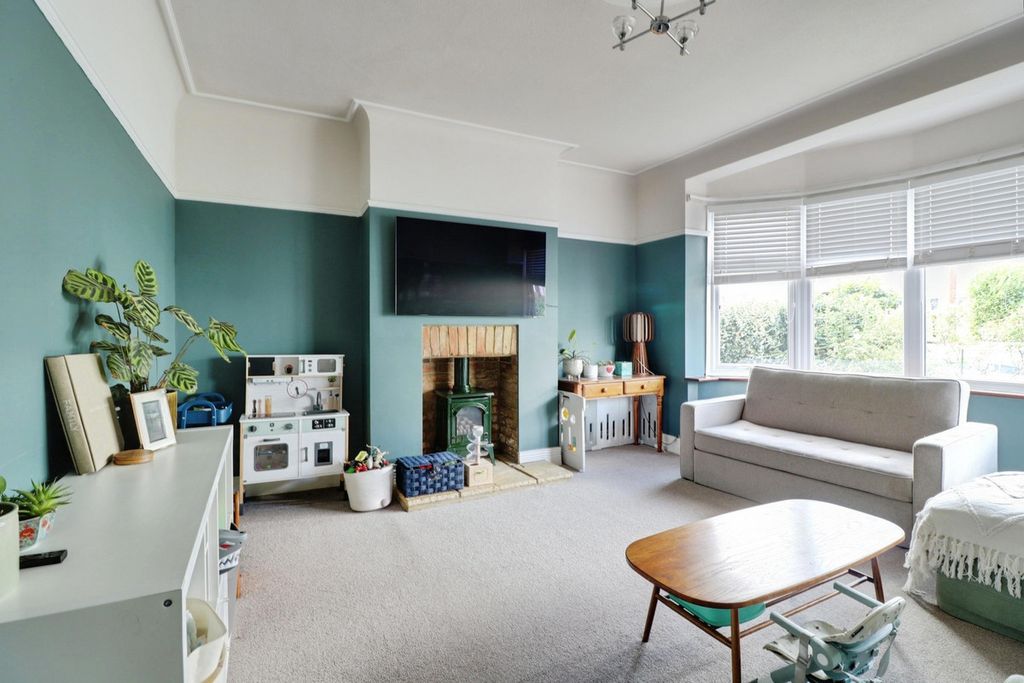Property photo 3 of 19