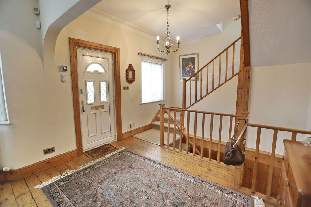 Property photo 2 of 31
