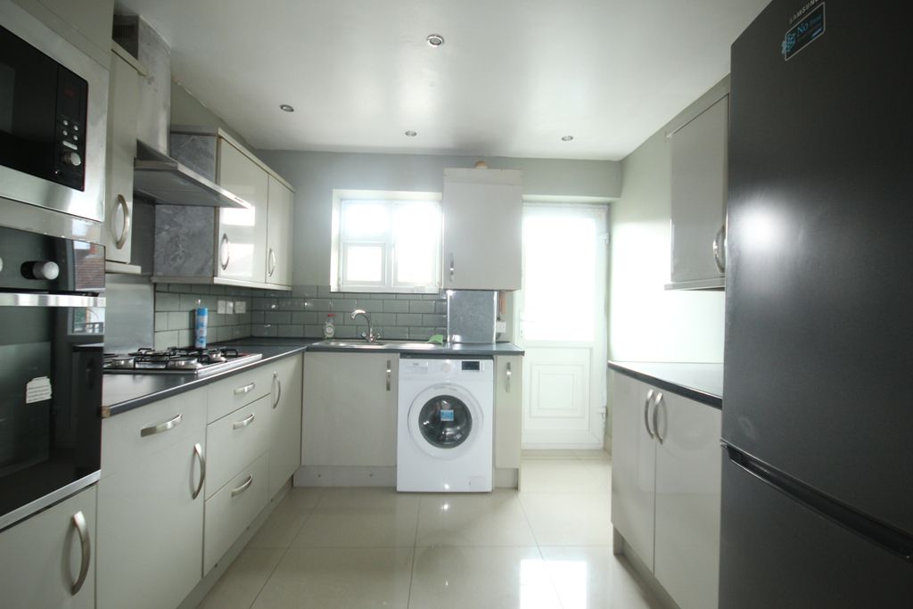 Property photo 2 of 9 Img 8298