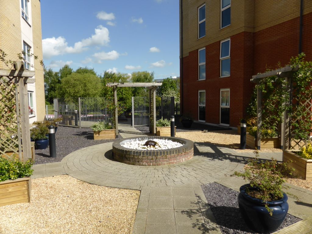 Property photo 2 of 9 Front Courtyard