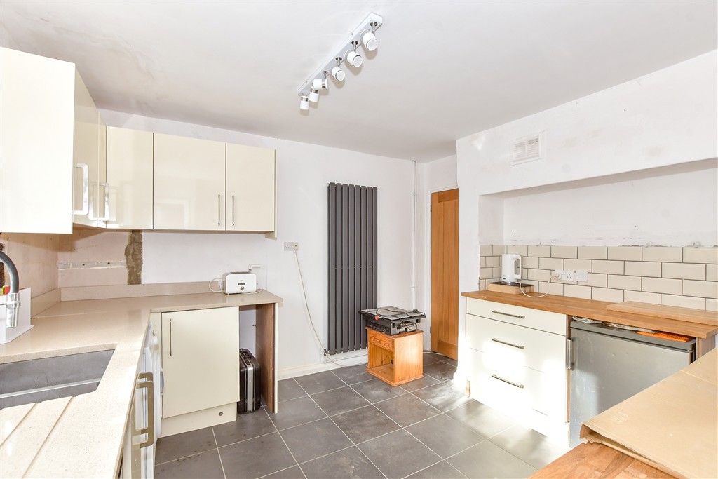 Property photo 3 of 8 Kitchen