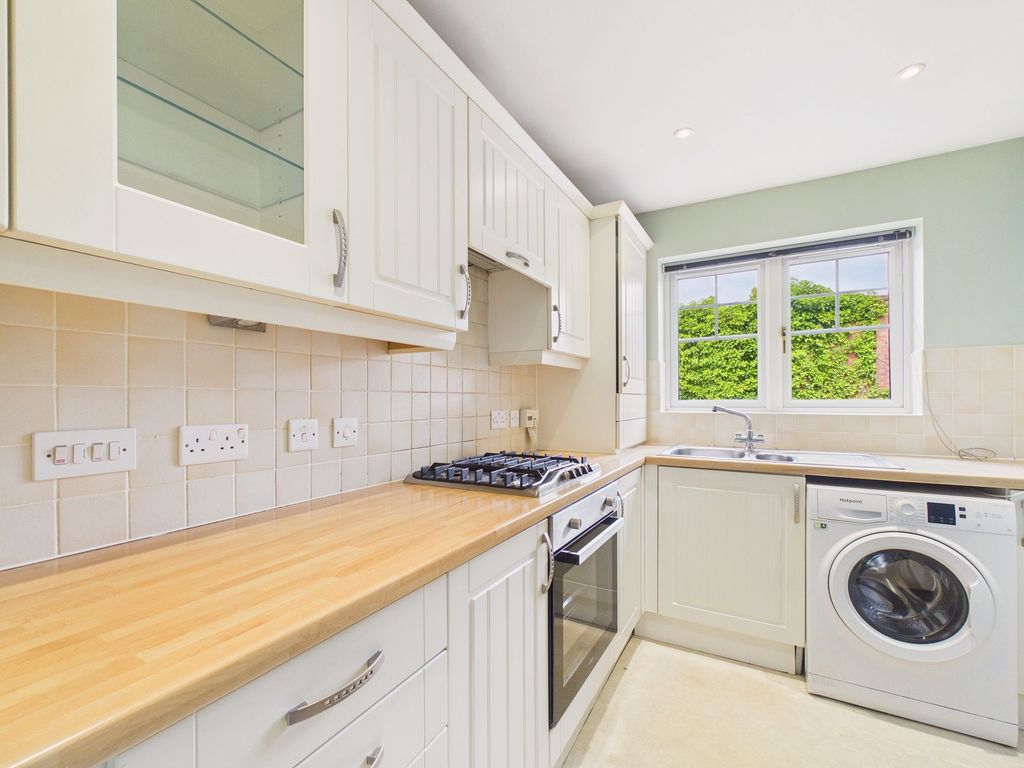 Property photo 2 of 12 Kitchen