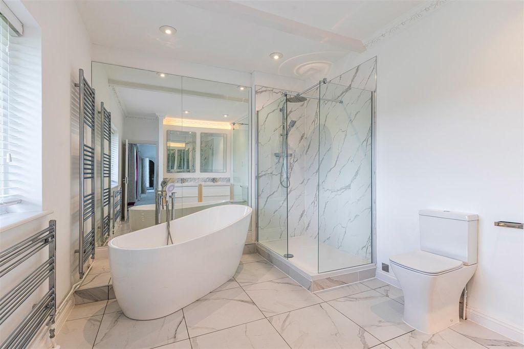Property photo 2 of 52 Waverley Court Farm, Monks Walk Farnham, Surrey, G